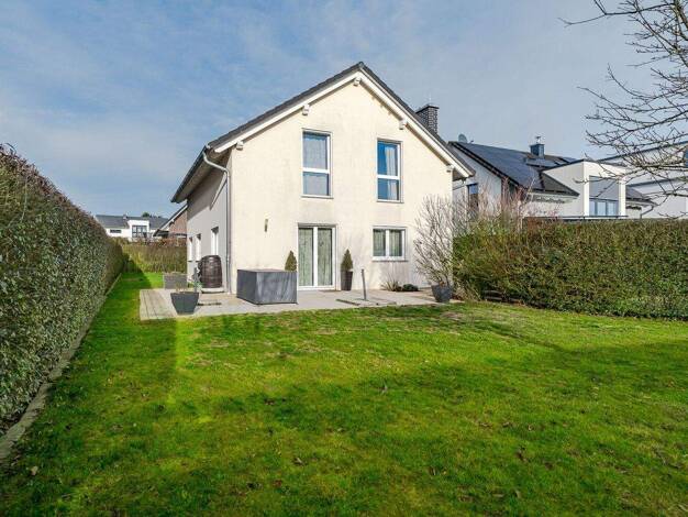 Einfamilienhaus zum Kauf 759.000 € 5,5 Zimmer 154 m² 474 m² Grundstück Usingen 61250