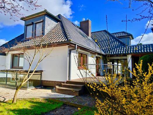 Haus zum Kauf 1.299.000 € 7 Zimmer 210 m² 995 m² Grundstück frei ab sofort Niendorf Hamburg 22453