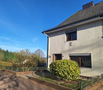 Haus zum Kauf provisionsfrei 139.000 € 5 Zimmer 108 m² 3.399 m² Grundstück Bahnhofstraße 73 Bleialf 54608