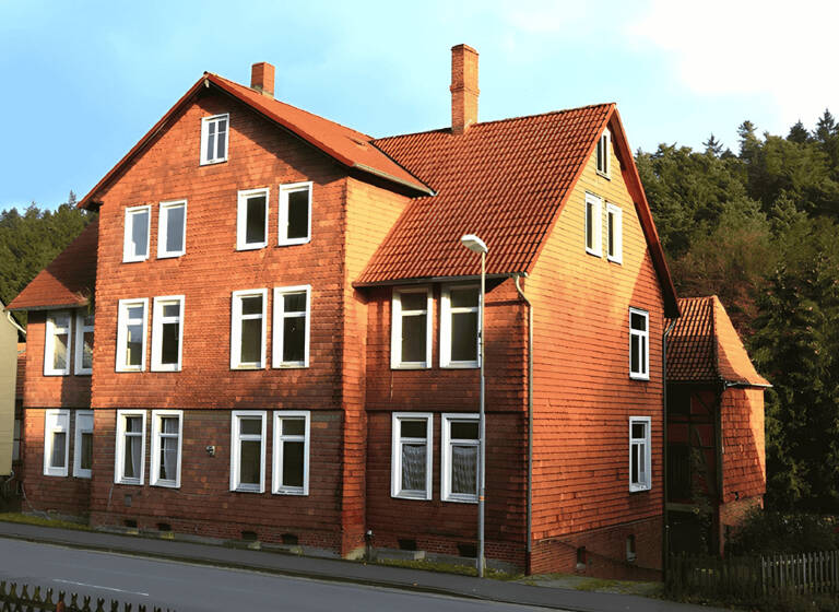 Mehrfamilienhaus zum Kauf 199.500 € 17 Zimmer 434 m²<br/>Wohnfläche 2.567 m²<br/>Grundstück Grünenplan Delligsen / Grünenplan 31073