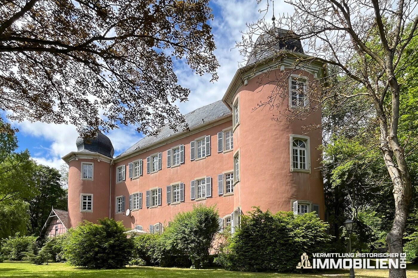 Schloss zum Kauf 3.000.000 € 42 Zimmer 1.347 m²<br/>Wohnfläche 61.500 m²<br/>Grundstück Heustreu 97618