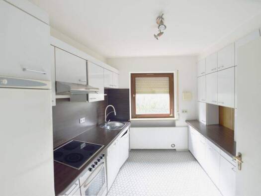 Haus zur Miete 1.350 € 4 Zimmer 191 m² 582 m² Grundstück frei ab 01.06.2026 Sennfeld 97526