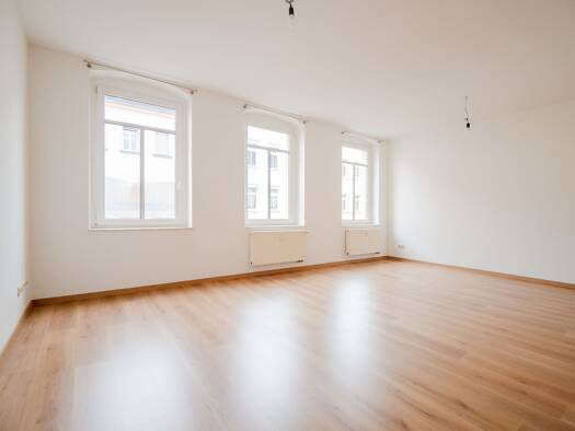 Wohnung zur Miete 420 € 3 Zimmer 78 m² Geschoss 1/4 frei ab 01.11.2026 Ostviertel Gera 07546
