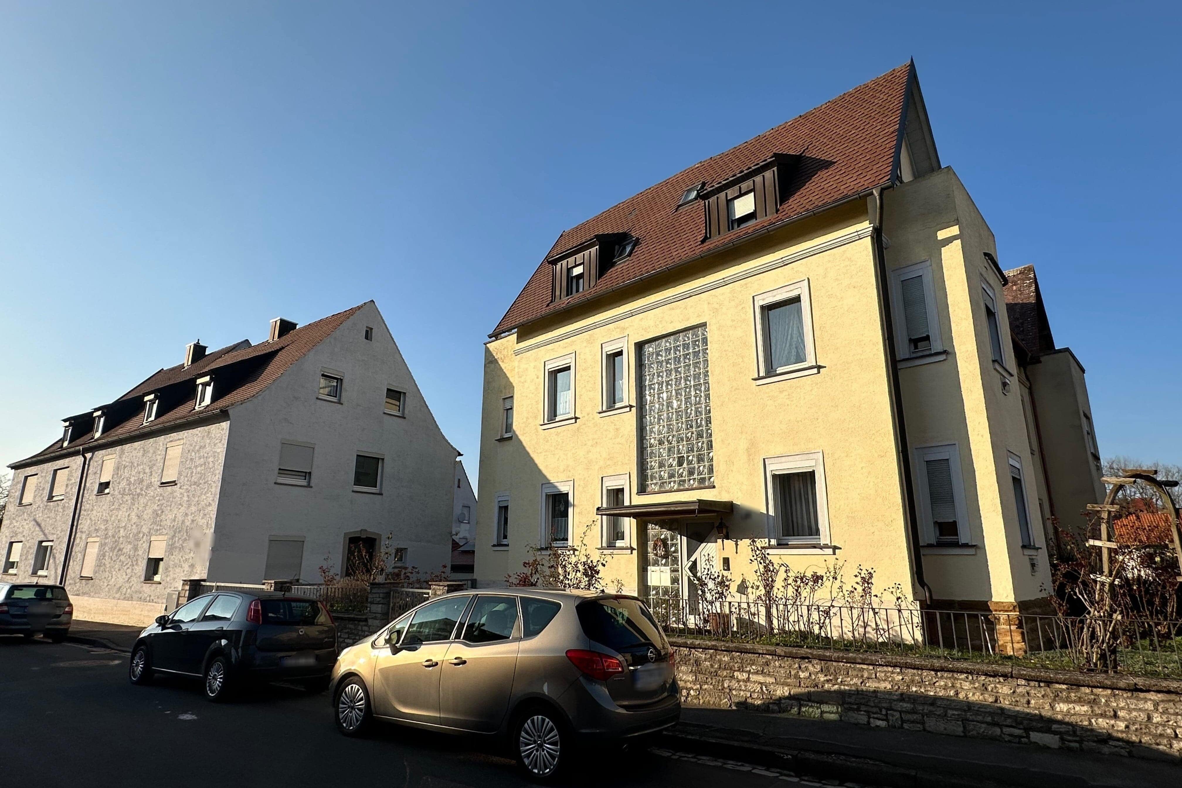 Mehrfamilienhaus zum Kauf als Kapitalanlage geeignet 290.000 € 6 Zimmer 178 m²<br/>Wohnfläche 447 m²<br/>Grundstück Gerolzhofen Gerolzhofen 97447