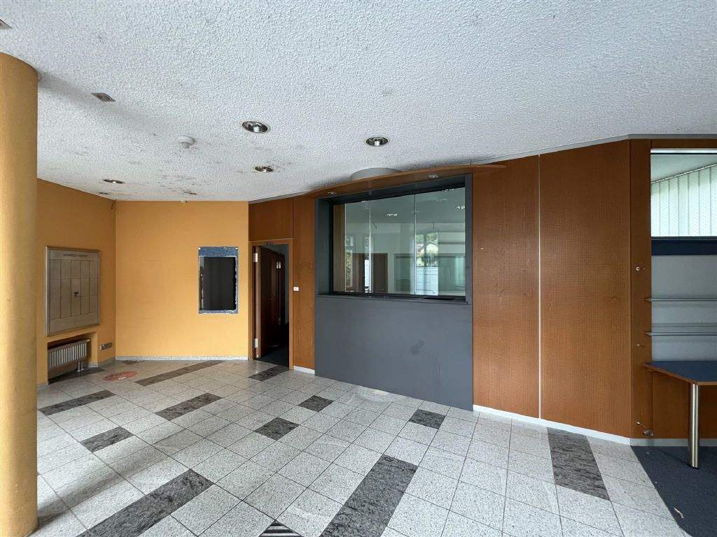 Immobilie in Königheim - ehemalige Bankfiliale mit großzügiger Wohnung in guter Lage von Königheim - Bild 1