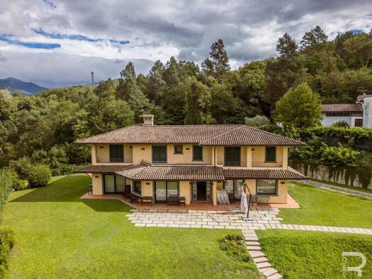 Haus zum Kauf 3.000.000 € 7 Zimmer 650 m² 3.400 m² Grundstück frei ab sofort Castelnuovo di Garfagnana