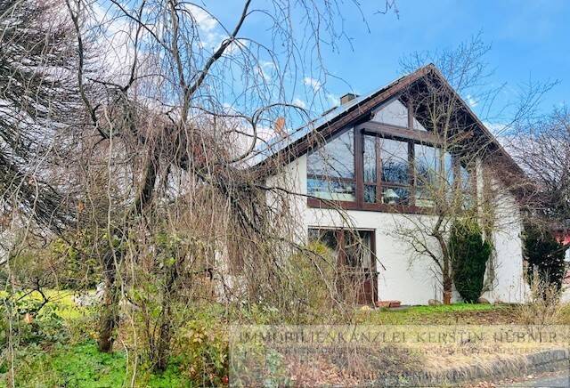 Immobilie in Burgebrach - Charmanter Wohntraum in Burgebrach - Freisteh. EFH mit Galerie, Kamin und Doppelgarage - Bild 0