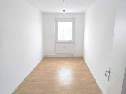 Wohnung zur Miete 425 € 3 Zimmer 68 m² 5. Geschoss frei ab sofort Neue Platekaer Str 2 Borna 04552