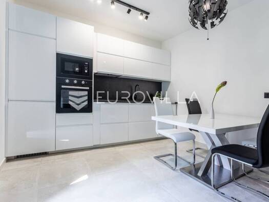 Studio zur Miete 600 € 1 Zimmer 40 m² Trogir Trogir