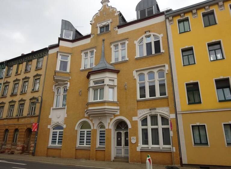 Wohnung zur Miete 410 € 3 Zimmer 70 m²<br/>Wohnfläche Dachgeschoss<br/>Geschoss Bahnhofstr. 26 Weida Weida 07570