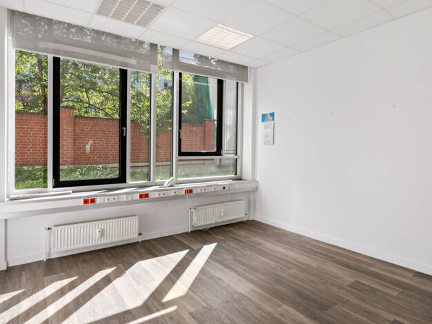 Bürofläche zur Miete 9,53 € 4 Zimmer 130 m² Bürofläche Adam-Kuckhoff-Straße 39-41 Innenstadt Halle 06108