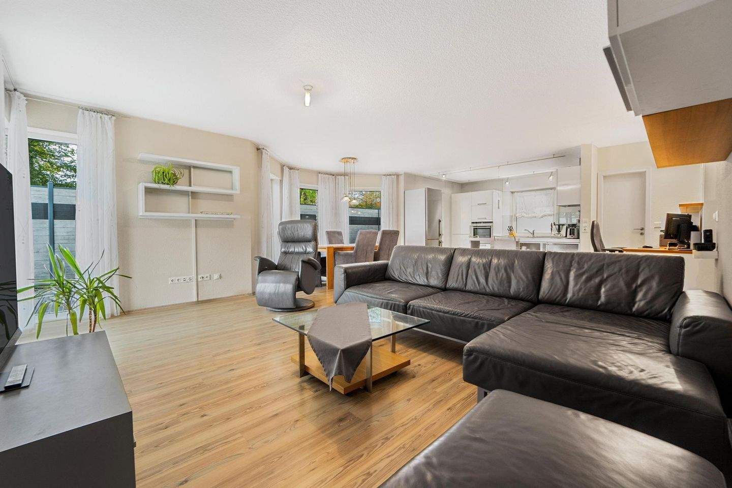 Immobilie in Bedburg-Hau - Repräsentatives ZFH mit vielseitigen Nutzungsmöglichkeiten für Familien, Generationen und Gewerbe in Bedburg-Hau - Bild 4