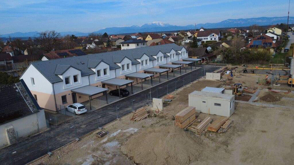 Reihenmittelhaus zur Miete - Erstbezug 1.387 € 4 Zimmer 111,8 m² 175,6 m² Grundstück Wiener Neustädter Straße 3a Lanzenkirchen 2821