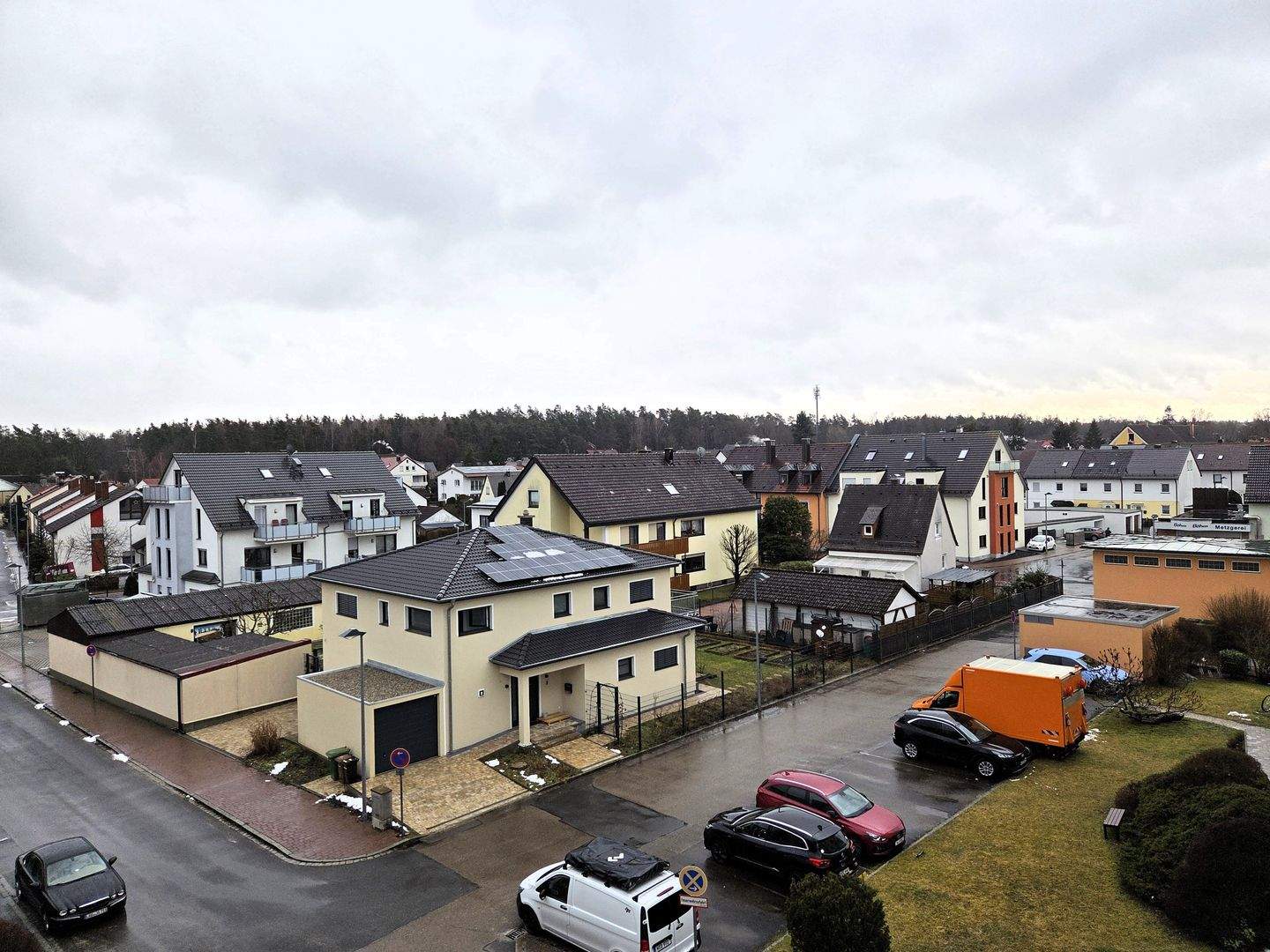 Immobilie in Feucht - Ho„Sichere Kapitalanlage": Hochwertige, gepflegte und offene 4 Zimmerwohnung in einem sehr gepflegten Mehrparteienhaus zu verkaufen - Bild 0