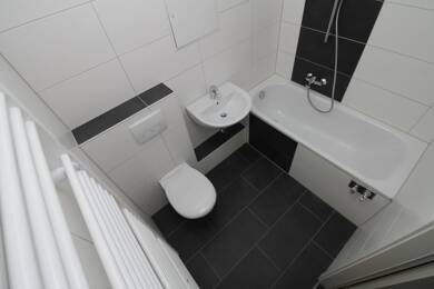 Wohnung zur Miete 463 € 3 Zimmer 68,1 m² 4. Geschoss frei ab sofort Binzer Straße 8 Lausen-Grünau Leipzig 04207