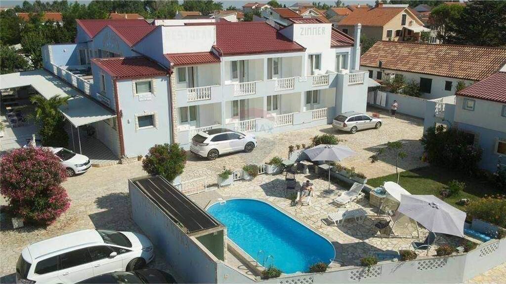 Ladenfläche zum Kauf 1.950.000 € 45 Zimmer Privlaka