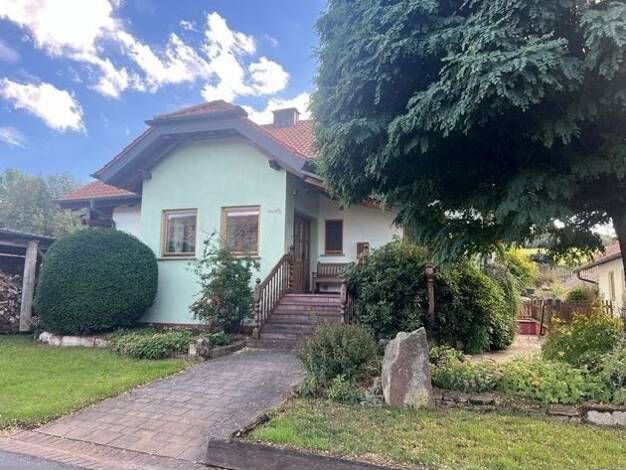 Einfamilienhaus zur Miete 1.150 € 5 Zimmer 160 m² 800 m² Grundstück frei ab sofort Ueschersdorf Burgpreppach 97496