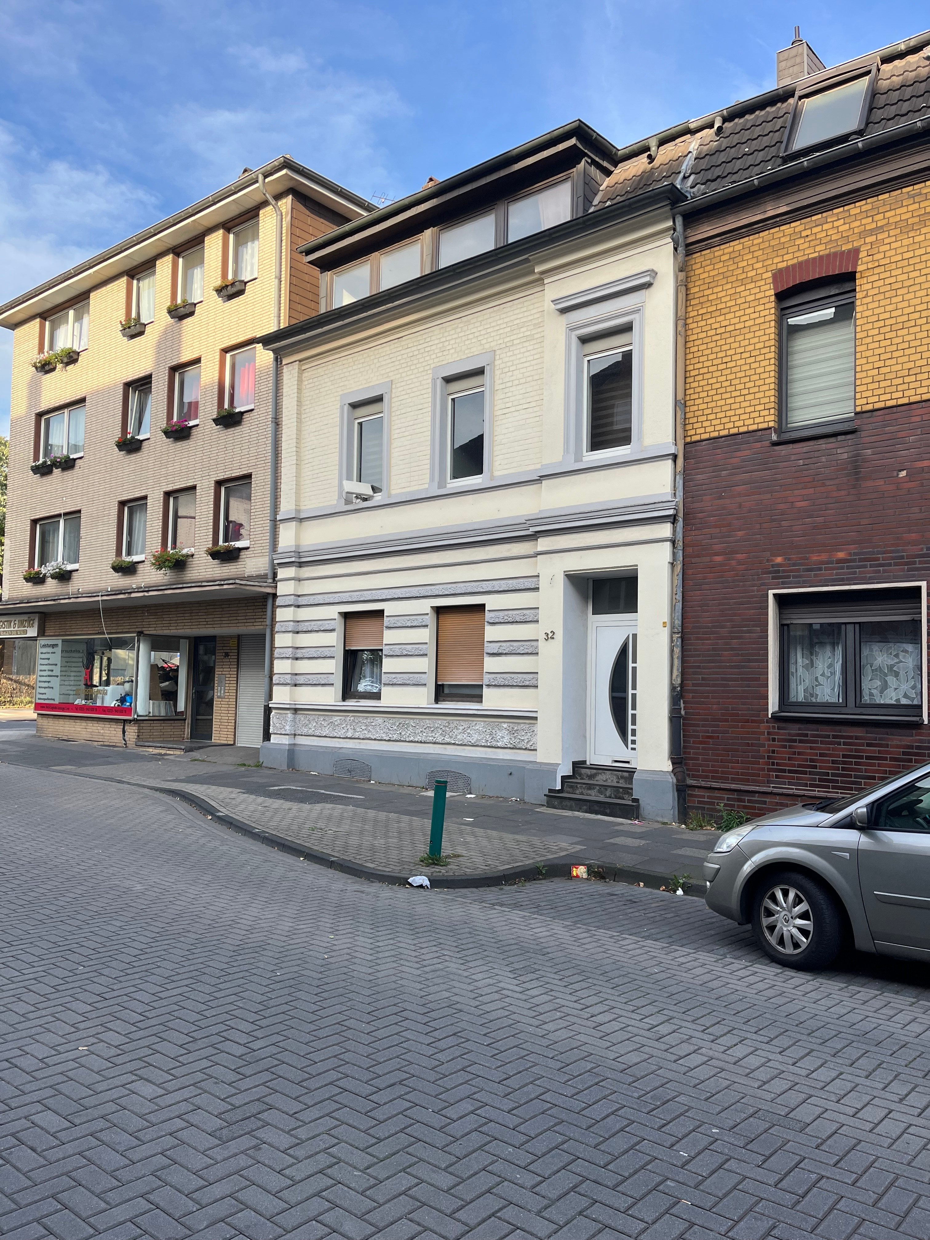 Mehrfamilienhaus zum Kauf als Kapitalanlage geeignet 245.000 € 230 m²<br/>Wohnfläche 139 m²<br/>Grundstück Karl - Albert - Str. 32 Beeck Duisburg 47139