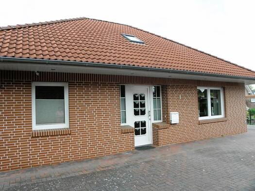 Einfamilienhaus zur Miete 800 € 2 Zimmer 83 m² 651 m² Grundstück Weenermoor Weener 26826