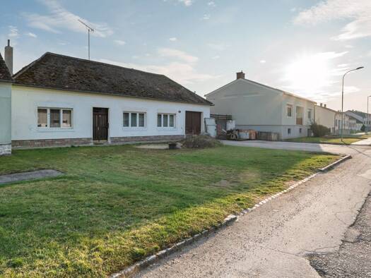Bauernhaus zum Kauf 279.999 € 1.903 m² Grundstück Stronsdorf 2153