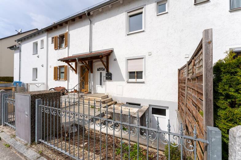 Reihenmittelhaus zum Kauf 219.000 € 3 Zimmer 90 m² 137 m² Grundstück Planungsbezirk 131 Straubing 94315