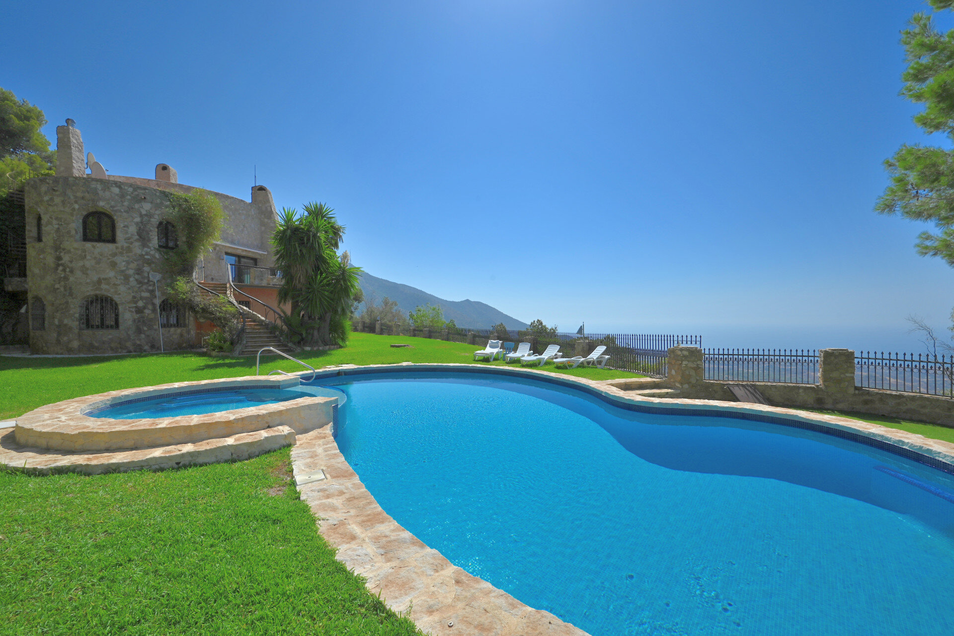 Villa zum Kauf 1.450.000 € 7 Zimmer 450 m²<br/>Wohnfläche 4.590 m²<br/>Grundstück Mijas 29650