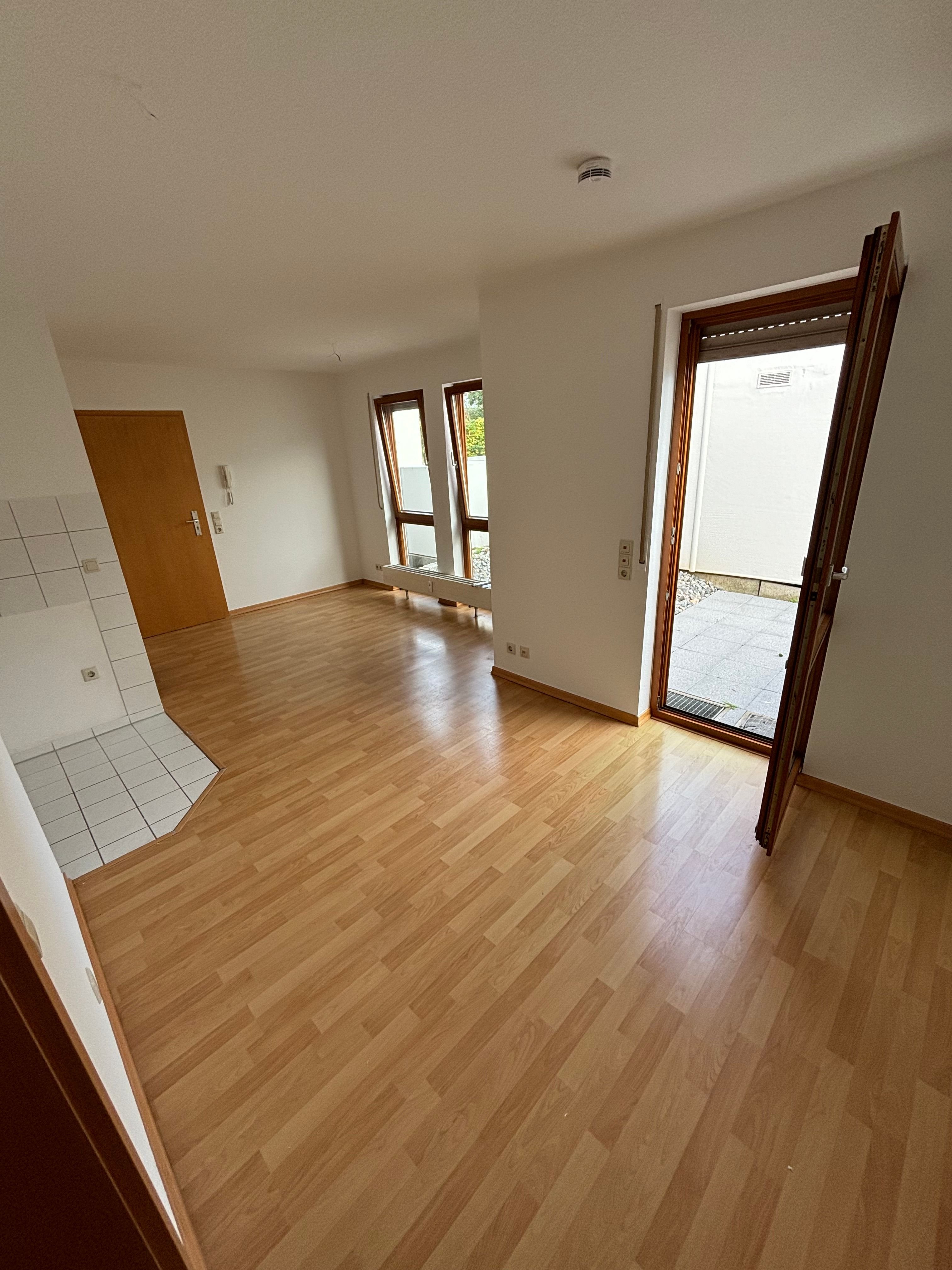 Terrassenwohnung zur Miete 750 € 2 Zimmer 47 m²<br/>Wohnfläche EG<br/>Geschoss ab sofort<br/>Verfügbarkeit Uhlandstraße Wernau (Neckar) 73249