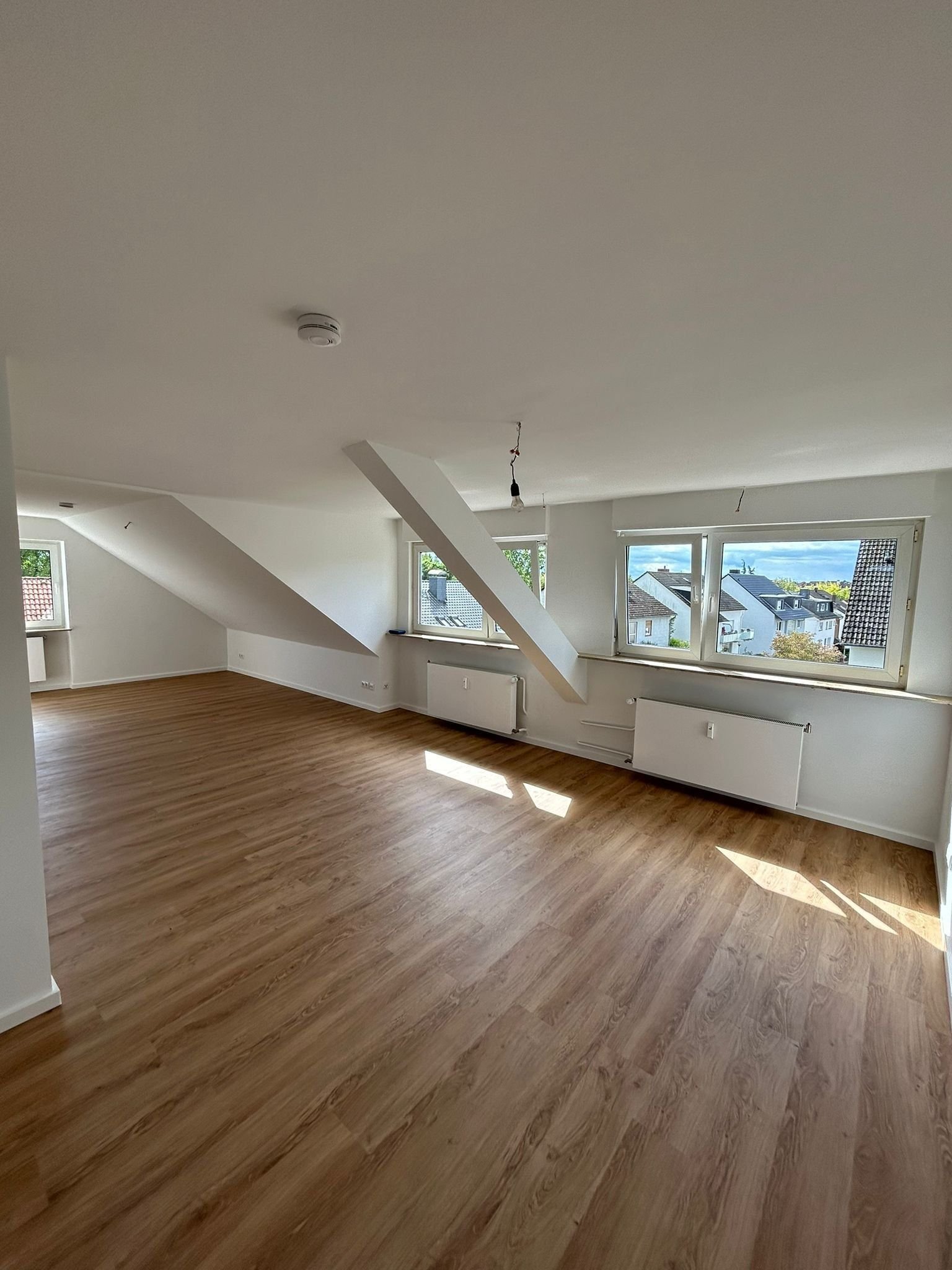 Wohnung zur Miete 1.405 € 5 Zimmer 114 m²<br/>Wohnfläche 2.<br/>Geschoss ab sofort<br/>Verfügbarkeit Wahlbezirk 26 Bad Homburg vor der Höhe 61352