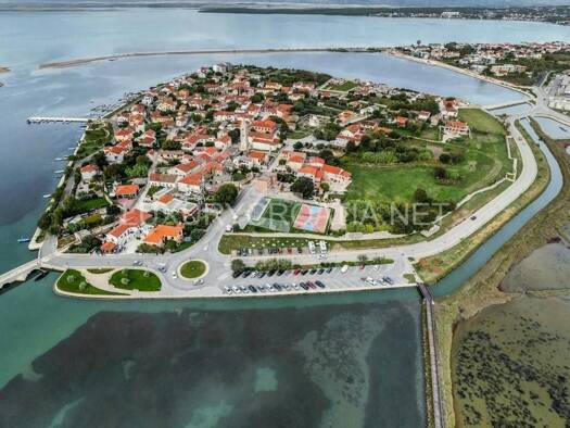 Haus zum Kauf 400.000 € 12 Zimmer 230 m² Liburnijska obala Nin