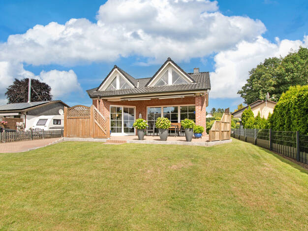 Einfamilienhaus zum Kauf 850.000 € 7 Zimmer 243 m² 653 m² Grundstück Quickborn 25451