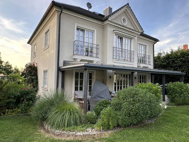 Villa zum Kauf provisionsfrei 1.300.000 € 17 Zimmer 270 m² 700 m² Grundstück Langebrück Dresden 01465