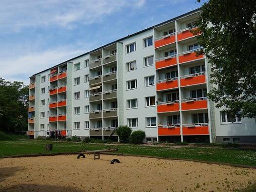 Wohnung zur Miete 350 € 3 Zimmer 58,5 m² 1. Geschoss frei ab sofort Heeresbergstraße 16 Lusan Gera 07549