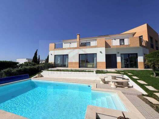 Haus zum Kauf 1.125.000 € 276 m² 865 m² Grundstück Nadadouro 2500