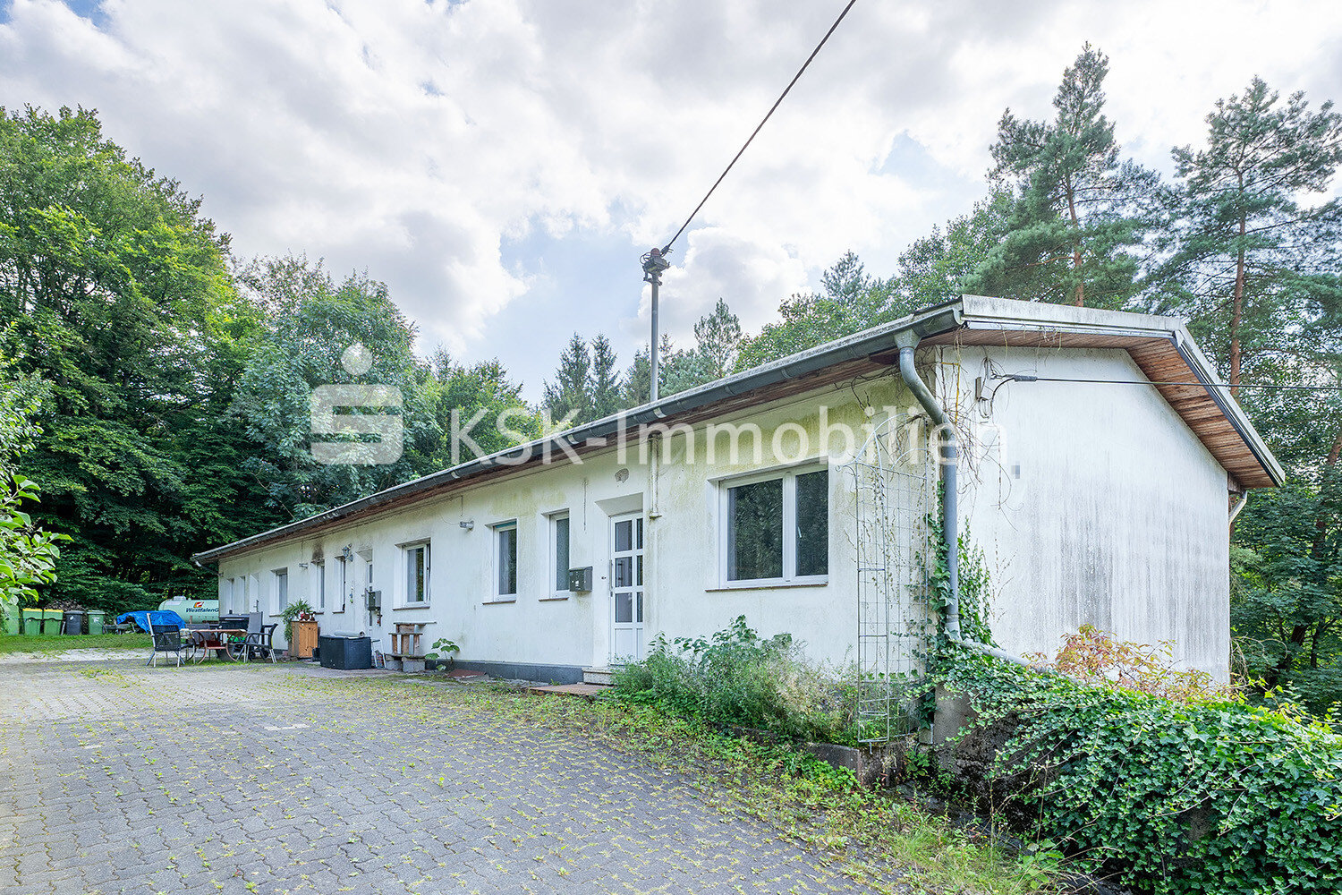 Mehrfamilienhaus zum Kauf 180.000 € 10 Zimmer 225,8 m²<br/>Wohnfläche 1.607 m²<br/>Grundstück Schalenbach Reichshof-Löffelsterz 51580