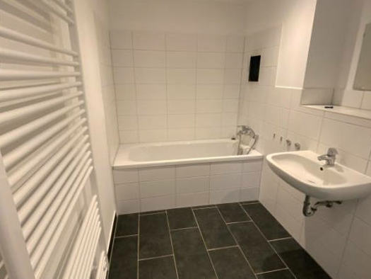 Wohnung zur Miete 685 € 4 Zimmer 90 m² Geschoss 2/2 frei ab sofort Ernst-Thälmann-Straße 4 Eisenach 99817