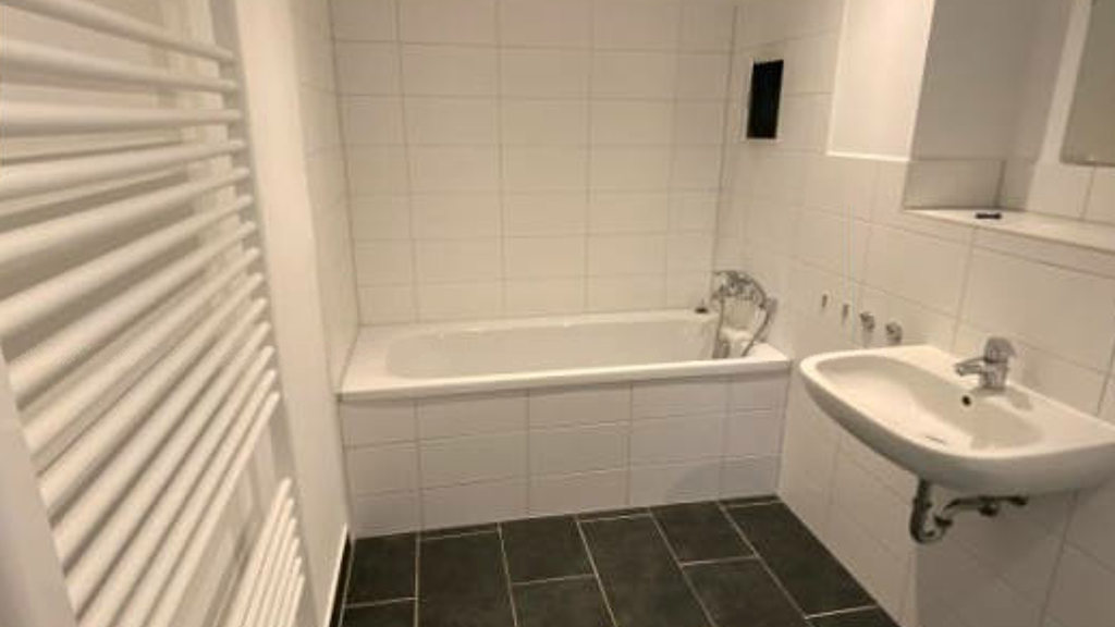 Wohnung zur Miete 685 € 4 Zimmer 90 m² Geschoss 2/2 frei ab sofort Ernst-Thälmann-Straße 4 Eisenach 99817