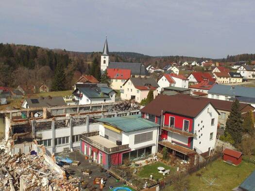 Mehrfamilienhaus zum Kauf 435.000 € 6 Zimmer 500 m² 3.100 m² Grundstück frei ab sofort Fichtelberg 95686