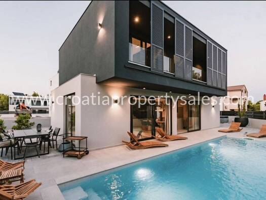 Villa zum Kauf 800.000 € 4 Zimmer 400 m² 154 m² Grundstück Šibenik 22000