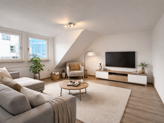 Wohnung zur Miete 875 € 2,5 Zimmer 65 m² 1. Geschoss Unterensingen 72669