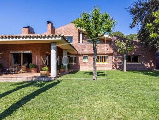 Haus zum Kauf 950.000 € 680 m² 1.338 m² Grundstück Lliça de Vall 08185