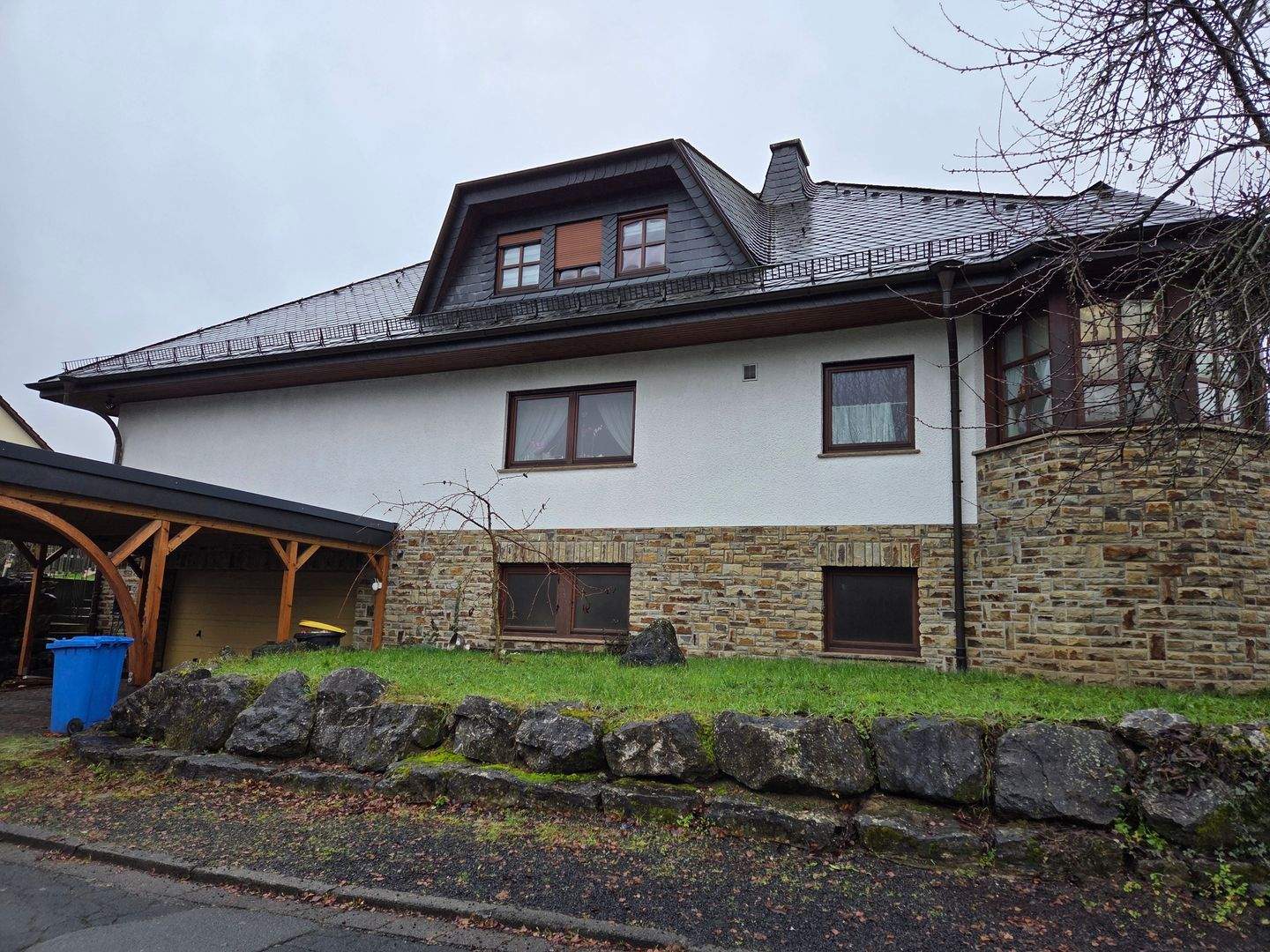 Immobilie in Ehringshausen - Exklusives Wohnen in Bestlage - Repräsentative Villa, großem Garten & hochwertiger Ausstattung - Bild 0