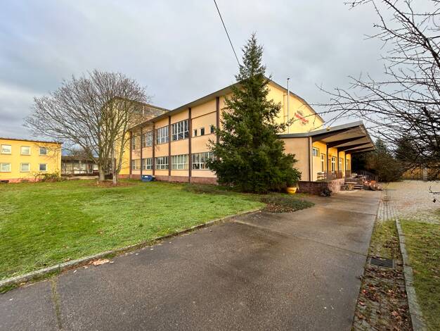 Lagerhalle zur Miete provisionsfrei 10.063 m² Lagerfläche teilbar ab 1.800 m² Gröba Riesa 01591