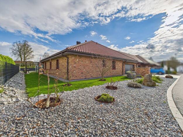 Bungalow zum Kauf provisionsfrei 990.000 € 4 Zimmer 155 m² 642 m² Grundstück frei ab sofort Hengersberg Hengersberg 94491