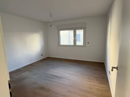 Wohnung zur Miete 1.360 € 3 Zimmer 85 m² Geschoss 1/2 frei ab 15.02.2026 Hochheim 65239