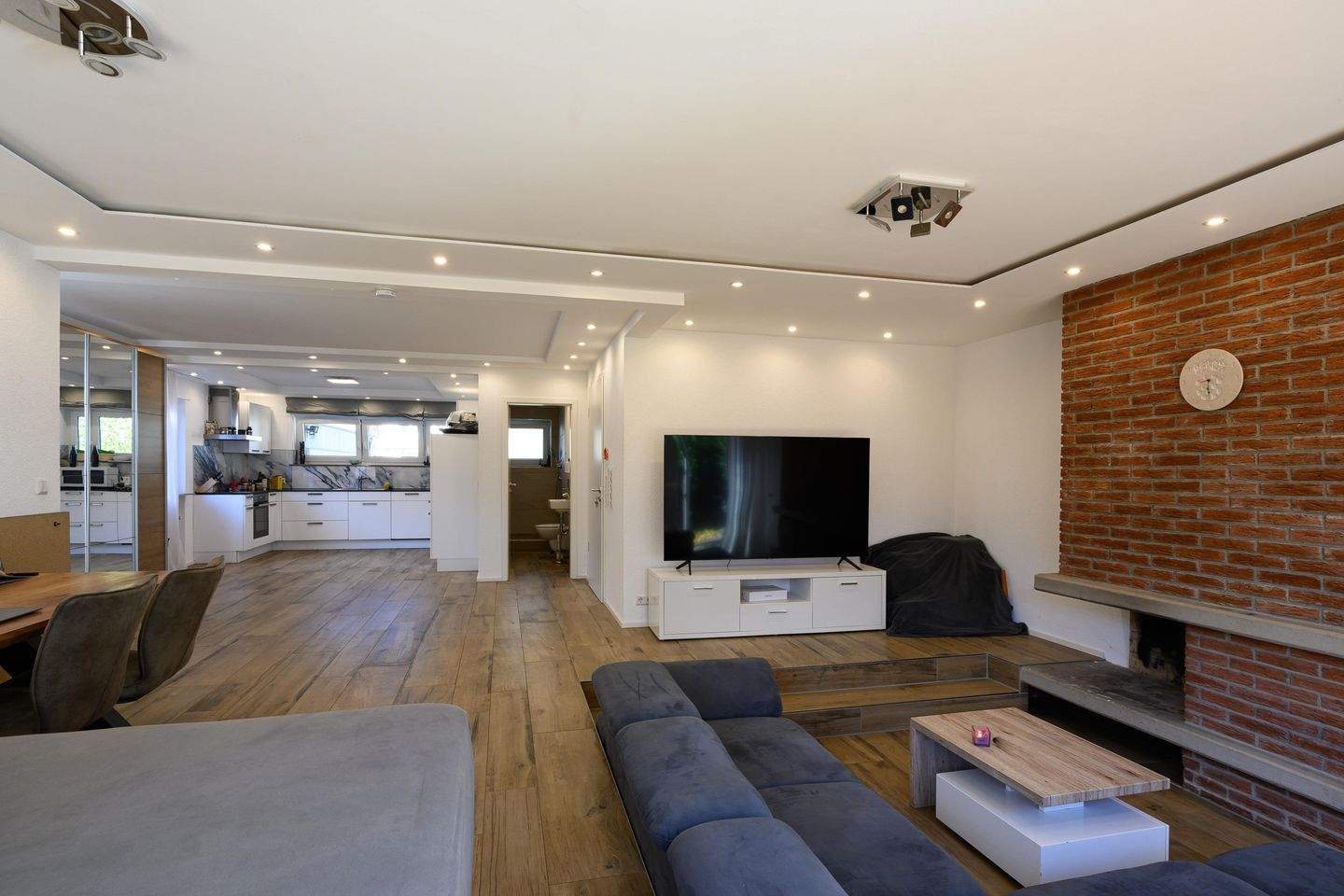 Immobilie in Ditzingen - Sensationelle Kapitalanlage mit 4-5 großen Wohnungen - Bild 4