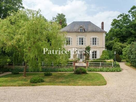 Reihenmittelhaus zum Kauf 445.000 € 12 Zimmer 500 m² 7.527 m² Grundstück Toucy 89130
