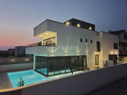 Haus zum Kauf 850.000 € 3 Zimmer 255 m² Nin Nin