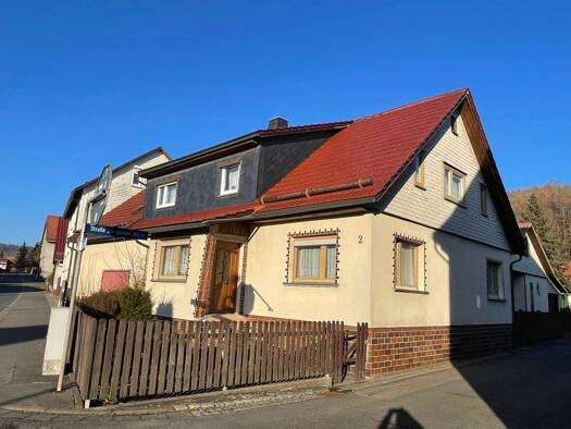 Haus zum Kauf provisionsfrei 129.900 € 7 Zimmer 186 m² 1.012 m² Grundstück frei ab sofort Schleusinger Str.2 Brünn/Thür. 98673