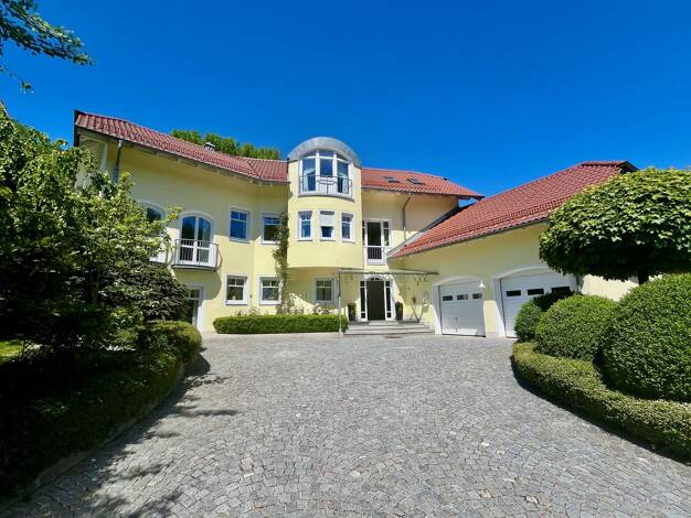 Villa zum Kauf 11 Zimmer 328 m² 4.281 m² Grundstück Marktl Marktl 84533