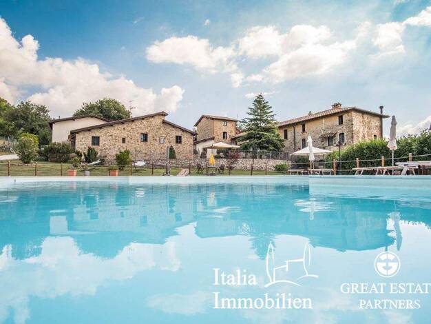 Bauernhaus zum Kauf 1.680.000 € 20 Zimmer 825 m² 125.000 m² Grundstück Umbertide 06019